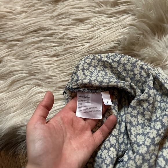 REFORMATION Fran Thigh Slit Mini Skirt In Quinto Navy Floral - Picture 6 of 6